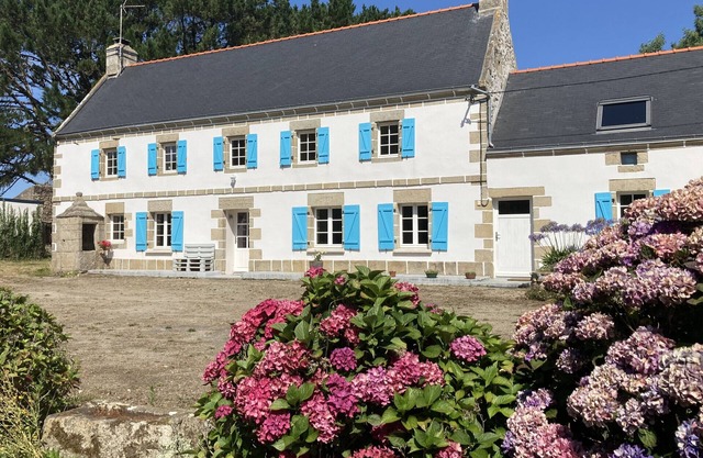 711- Spacious Breton farmhouse, sauna, large garden
