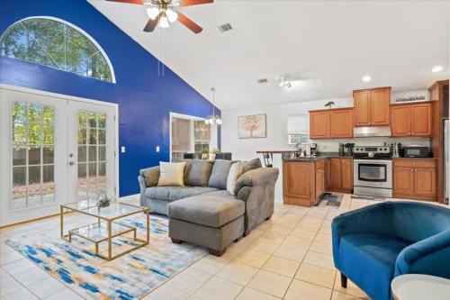 75' TV - Summer Retreat - King Bed, Large Yard, No Stairs