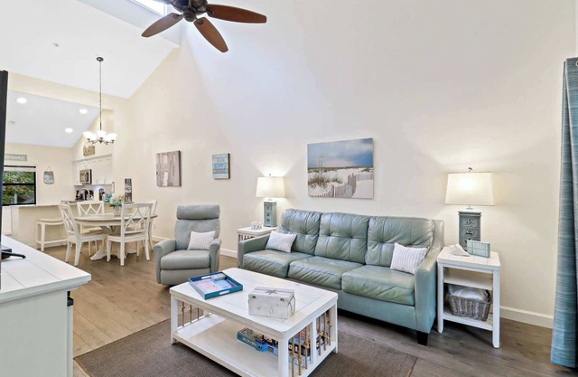 7502 Treetops Villa Pet-Friendly Walk to the Beach
