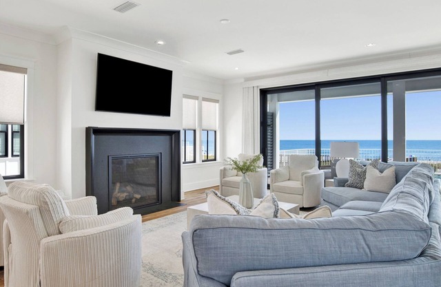 7BD/7BA Luxury Gulf-Front Home w/Private Pool + Beach Access