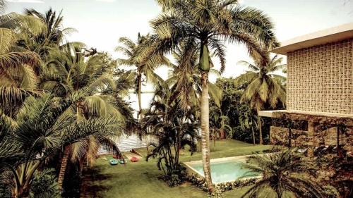 7BR Beautiful Waterfront Villa - Perfect Getaway