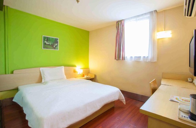 7Days Inn Xi'an Jiaoda Medical College Weiyi Street Subway Station