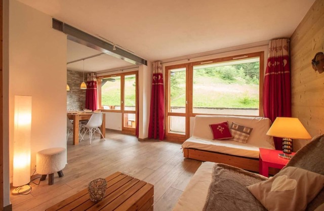 7th floor, view mountain, balcony, tv, ski locker, 57m², Valmorel