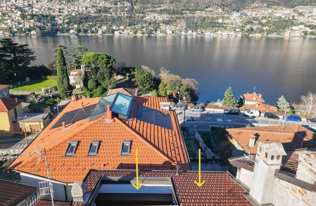8-bed cottage in charming Torno. Private parking, WiFi and Jacuzzi on Como Lake