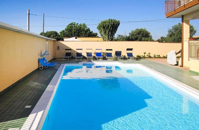8 Bedroom Awesome Home In Siracusa