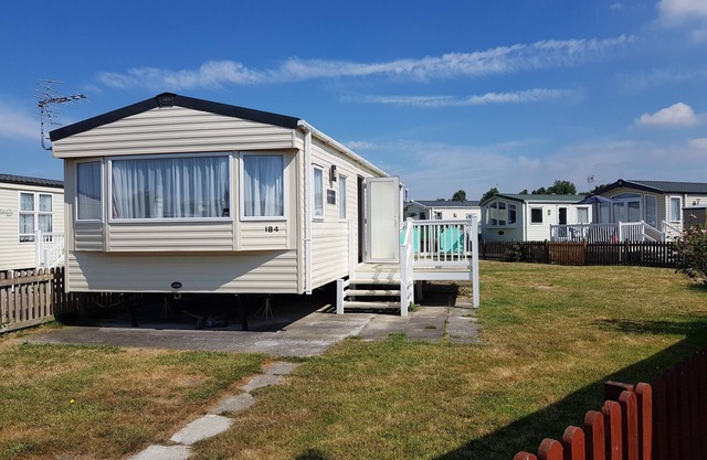 8 Berth Caravan with Spacious enclosed garden