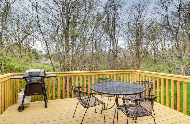 8 Mi to Ark Encounter: Family Home w/Deck & Grill