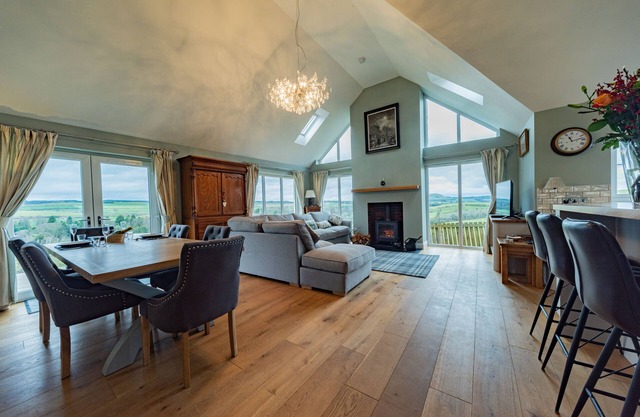 8 Person-Luxury-FamilyFriendly-PetFriendly-Hot Tub