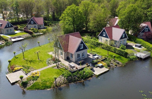 8-Person Luxury Villa