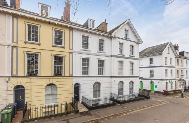 8 RICHMOND ROAD, pet friendly, luxury holiday cottage in Exeter