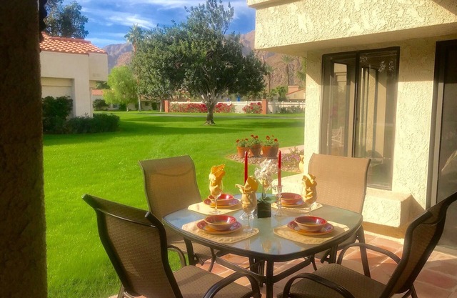 8 Steps to Resort! 92 All 5* Reviews/Remodel 2 Masters/2 Patios/31 Day Min.