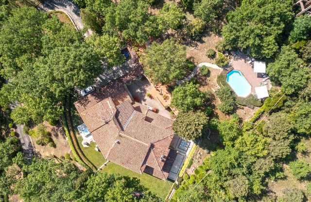 800 sqm, hot tub, pool and gym, 5 bedrooms, 1 family room, 7 bathrooms