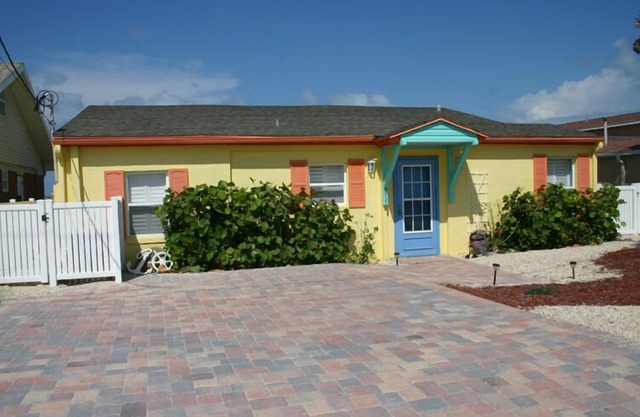 815NA Adorable North Beach Beachfront Home