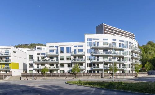 83m2-3 sleeping rooms-2 balconies-direct traffic to airport and tourist places
