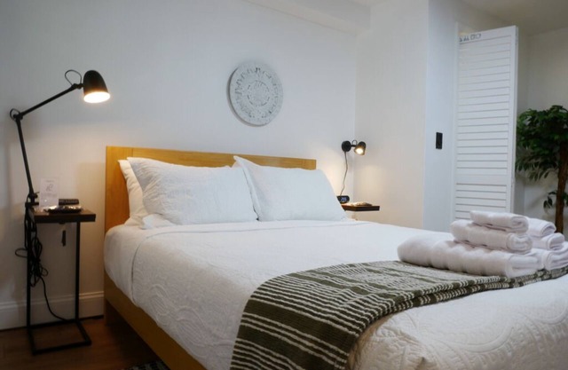 9 Min Walk to LightRail - 30 Min drive NYC