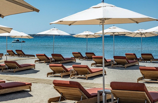 91 Athens Riviera, The Resort