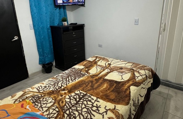 ¡A 25 Minutos del Aeropuerto el Dorado! Casa Hospedaje Holcay