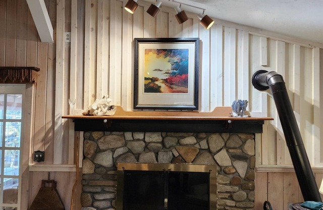 A BUNGALOW VERY QUIET CABIN IN THE B R MOUNTAINS HOT TUB ,SUANA 4/20 HOOKAH n