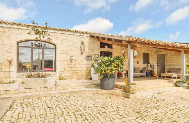 A cottage decorated in country style with rustic details.