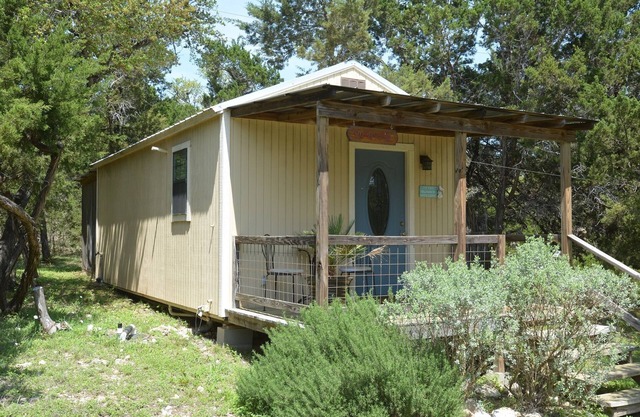 A Country Place - The Outhouse - Private country cabin with hot tub and fire pit