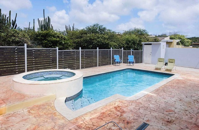 A cozy and private apartment located in the peaceful neighborhood of Rooibosal