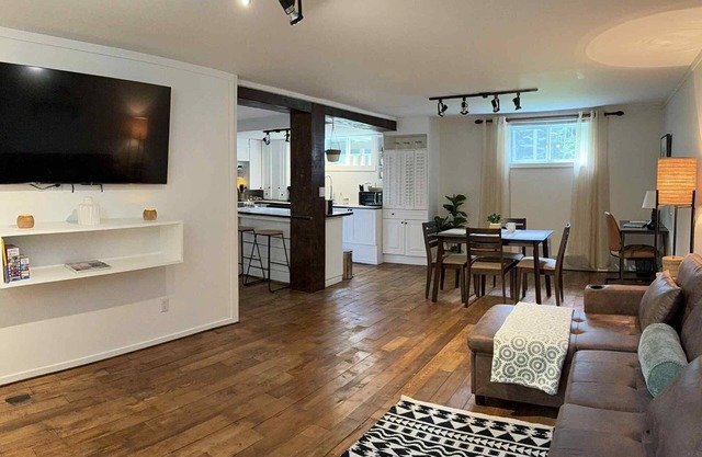 A Cozy Haven for Relaxation or Sports Enthusiasts