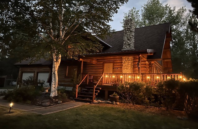 A cozy log house in the Bitterroot Valley