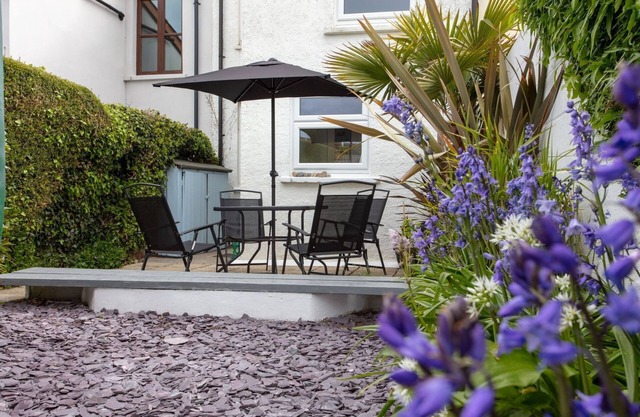 A cute terraced cottage in a quiet area, a short walking distance to the beach.