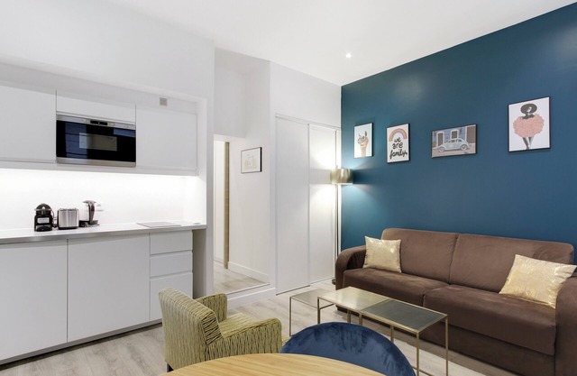 A Fancy 1-BDR in The Batignolles