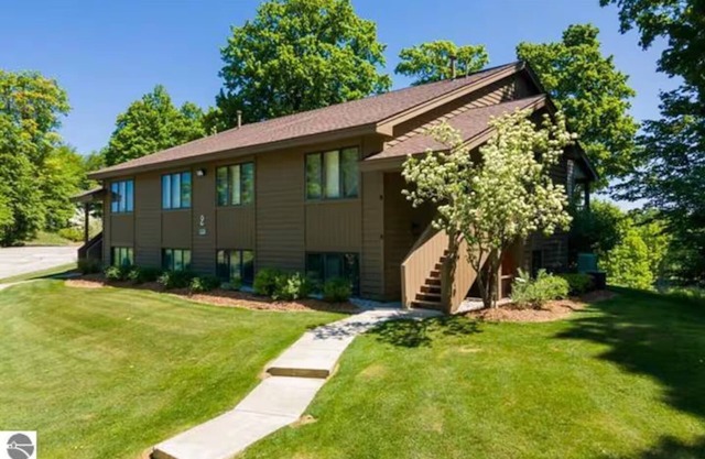 🍁 A-Ga-Ming 2BR Escape | Torch Lake Views + Golf ➠ 755