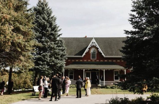 A Gorgeous Victorian Country Style Farm Stay!