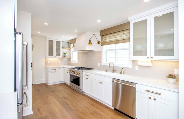A+ Marina/Cow Hollow location! Highly walkable & great Live/Work space w/parking