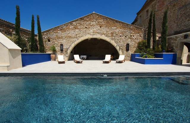 A palace in the heart of the Enclave of the Popes
