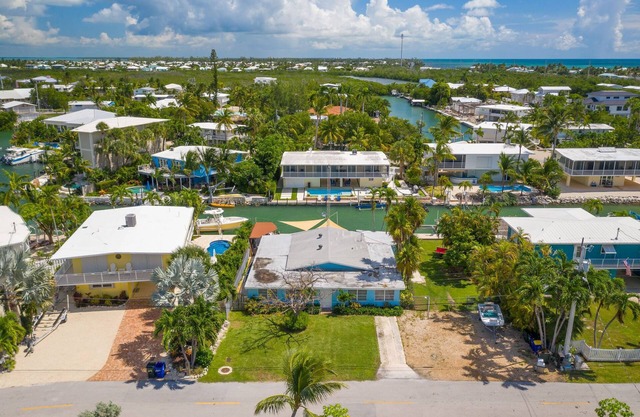 A Piece of Paradise Islamorada, Fl. On the water 3/2, 90 Ft of dock New Pool