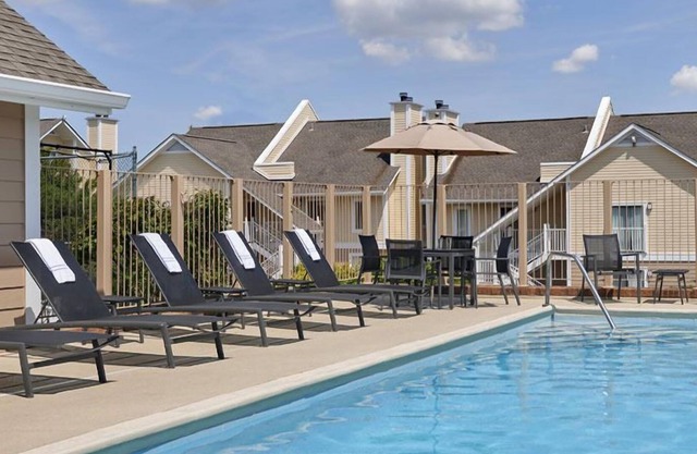 A Place You'll Surely Enjoy! 2 Posh Units, w/ Pool, Free Breakfast, Pet-Friendly