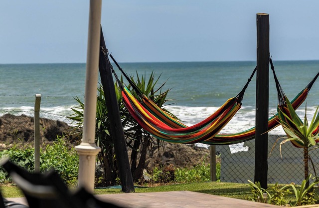 A pousada rustica de frente ao mar, exclusividade, descanso e lazer.