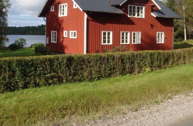 A privately located Villa next to the lake
