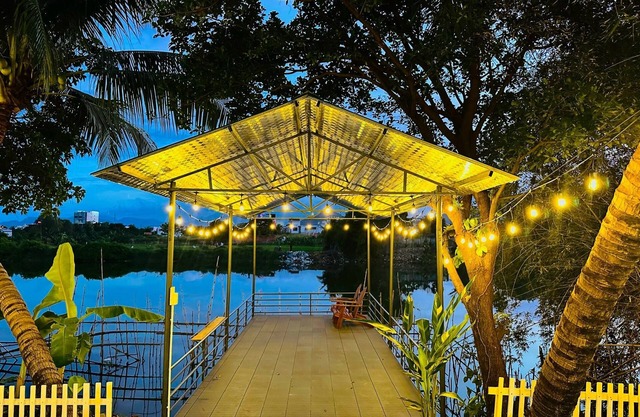 A riverside Villa suitable for a family, team, friends to make an outdoor party!