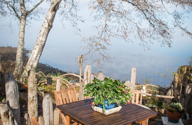 A Serene Guest House Perched Right On The Ocean, Pet Friendly, Central.