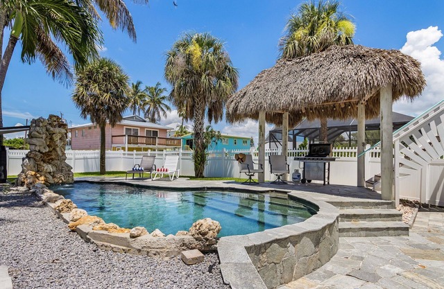 A short walk to Sun & Sand, Coastal Beach Home with Pool - FMB - Aqua Falls - Roelens