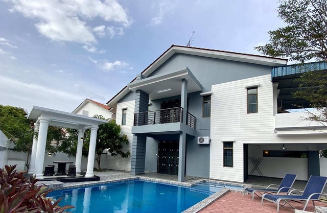 A Stylish & Comfy 4BR Home with Private Pool