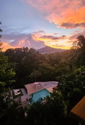 A Touch of Pink Secret Eco Retreat with Pool, Starlink WiFi, Netflix, Mountain Views - Peaceful Stay in Puerto Princesa Near Underground River, Firefly Watching, and Waterfalls - Perfect Stop Between El Nido, Port Barton, and Puerto City - Scooter Rental