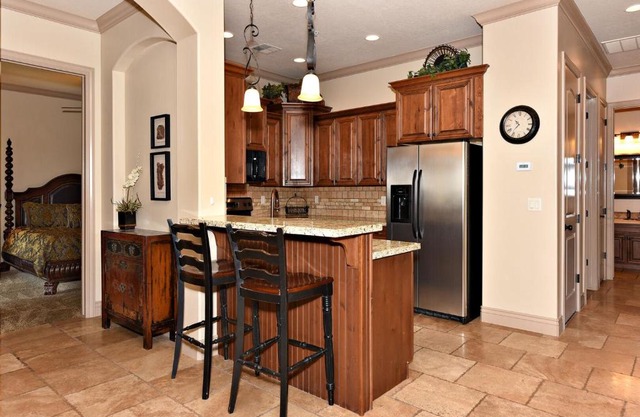 A7-Sierra Sky-Ground Floor 3-bedroom Hillside View