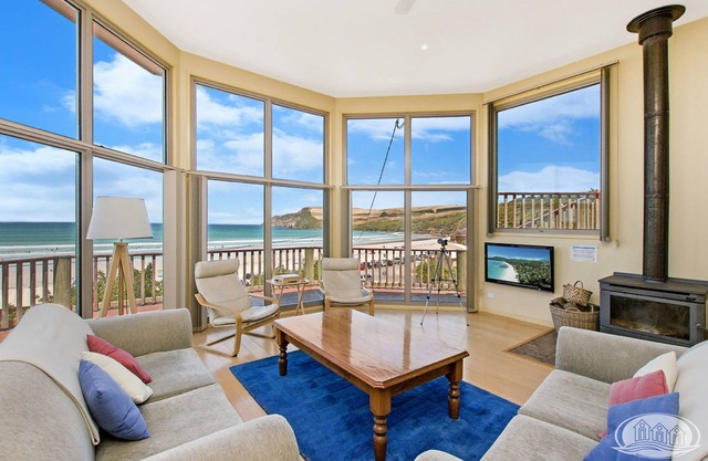 Abalone Beach House - Magnificent Beachfront Home