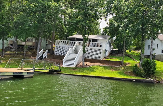 Abbeville-Naturewood on Lake Secession. Newly renovated, cozy 2 BR 1 1/2 bath