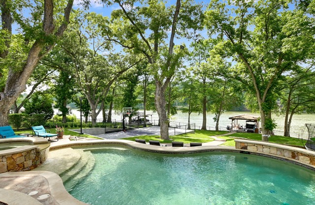 Above Casa TranquilityI Lake Austin I Pool&Spa l PickleBall I Family Fun