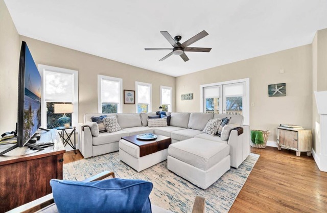 Above the Sea in Old Florida Cottages. South of 30a, Sunset views, Mins to beach