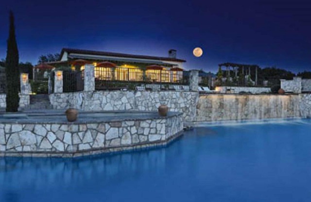 Absolutely gorgeous resort & location !