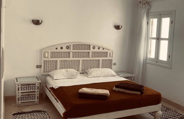 Abutig marina one bedroom apartment with roof