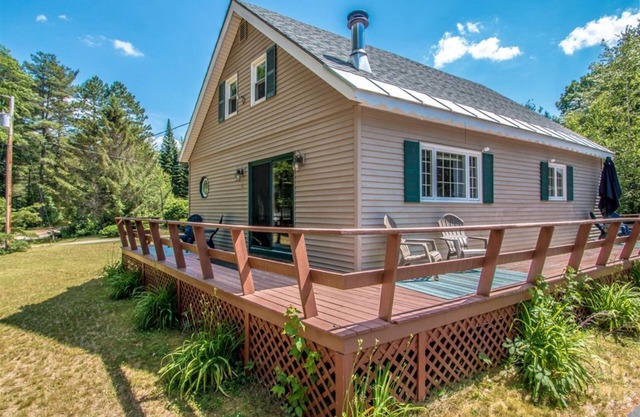 Access to Pequawket Pond with a large yard